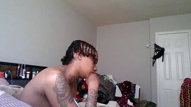 Snapshot of dezzidavill chatting on 03-01-26, 01:13 dezzidavill online show from 03-01-26, 01:13