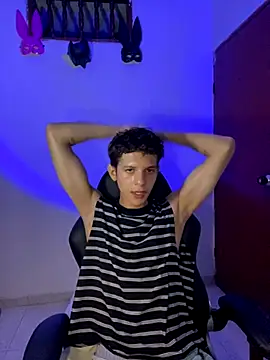 Snapshot of tylernova chatting on 10-10-25, 04:22 tylernova online show from 10-10-25, 04:22