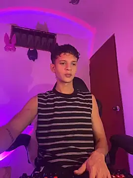 Snapshot of tylernova chatting on 10-23-25, 03:17 tylernova online show from 10-23-25, 03:17