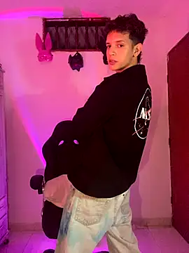 Snapshot of tylernova chatting on 10-26-25, 03:56 tylernova online show from 10-26-25, 03:56