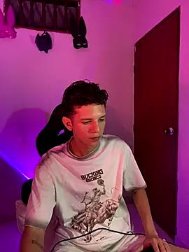 Snapshot of tylernova chatting on 10-27-25, 04:05 tylernova online show from 10-27-25, 04:05