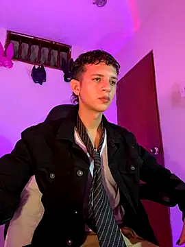 Snapshot of tylernova chatting on 10-31-25, 03:51 tylernova online show from 10-31-25, 03:51