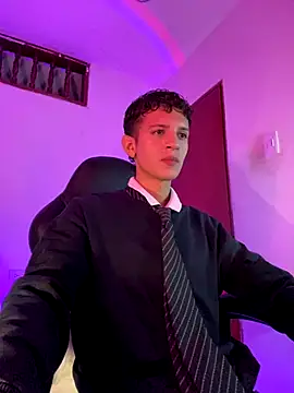 Snapshot of tylernova chatting on 11-06-25, 04:02 tylernova online show from 11-06-25, 04:02