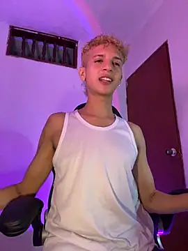 Snapshot of tylernova chatting on 11-10-25, 04:22 tylernova online show from 11-10-25, 04:22