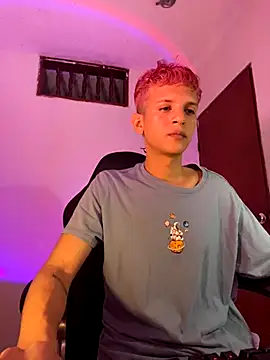 Snapshot of tylernova chatting on 11-14-25, 03:27 tylernova online show from 11-14-25, 03:27