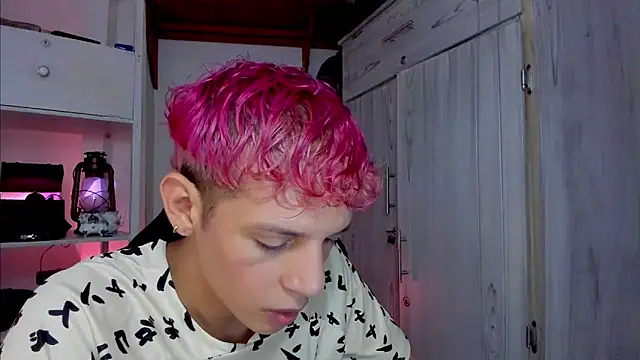 Snapshot of tylernova chatting on 11-23-25, 03:39 tylernova online show from 11-23-25, 03:39