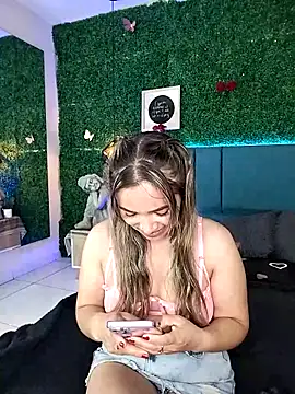 Snapshot of Kiaraa88 chatting on 04-29-26, 08:26 Kiaraa88 online show from 04-29-26, 08:26