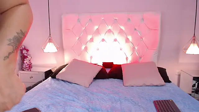 Snapshot of Bubbiecherry chatting on 10-22-25, 07:46 Bubbiecherry online show from 10-22-25, 07:46