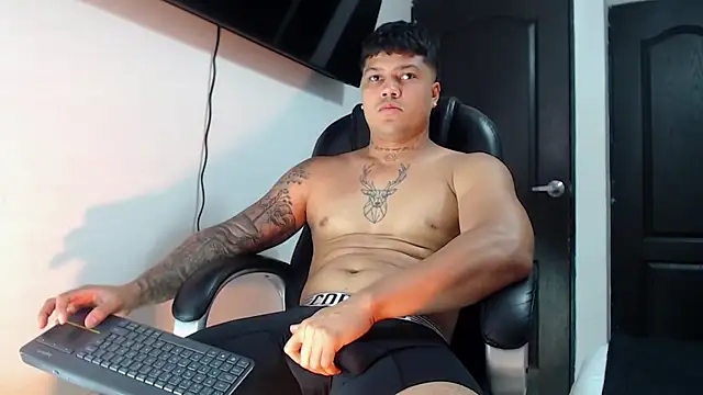 Snapshot of Boyhot_00 chatting on 11-07-25, 01:33 Boyhot 00 online show from 11-07-25, 01:33