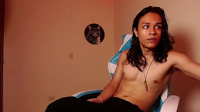 Snapshot of tom_1945 chatting on 10-23-25, 04:12 tom 1945 online show from 10-23-25, 04:12