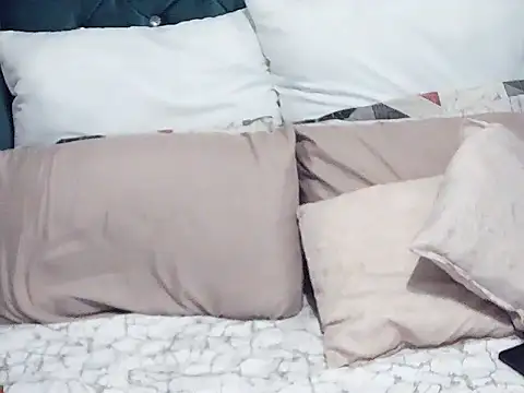 Snapshot of STOCKS24 chatting on 11-21-25, 04:38 STOCKS24 online show from 11-21-25, 04:38