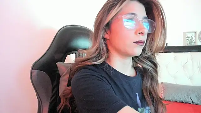 Snapshot of Sara_Roades chatting on 11-11-25, 08:09 Sara Roades online show from 11-11-25, 08:09