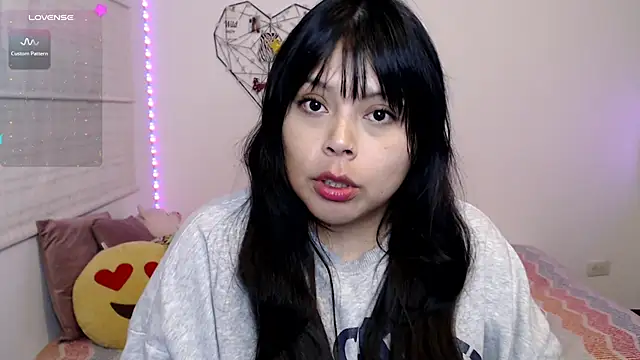 Snapshot of EllieMoonX chatting on 06-06-26, 11:53 EllieMoonX online show from 06-06-26, 11:53
