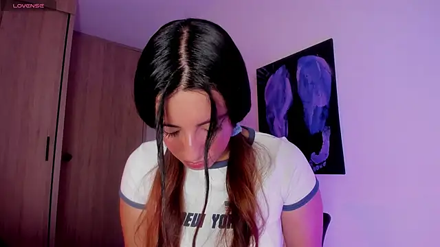 Snapshot of Meganthomson chatting on 10-27-25, 02:15 Meganthomson online show from 10-27-25, 02:15