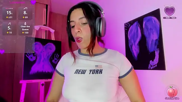 Snapshot of Meganthomson chatting on 11-21-25, 02:54 Meganthomson online show from 11-21-25, 02:54