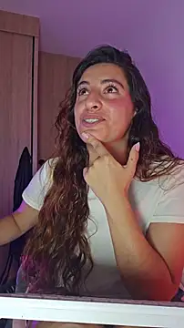 Snapshot of Meganthomson chatting on 12-17-25, 02:28 Meganthomson online show from 12-17-25, 02:28