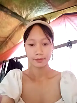 Snapshot of minachao- chatting on 10-25-25, 02:19 minachao- online show from 10-25-25, 02:19