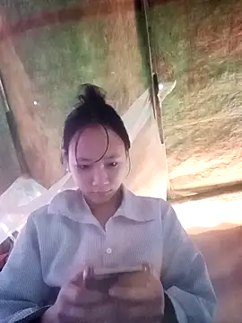 Snapshot of minachao- chatting on 12-15-25, 12:37 minachao- online show from 12-15-25, 12:37