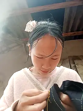 Snapshot of minachao- chatting on 12-17-25, 02:06 minachao- online show from 12-17-25, 02:06