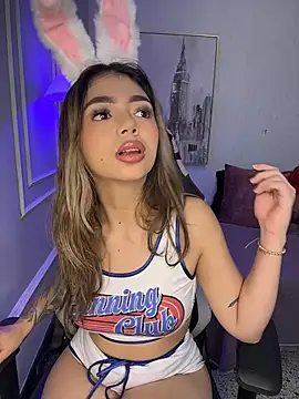 Snapshot of HoneyMollyX chatting on 10-20-25, 01:00 HoneyMollyX online show from 10-20-25, 01:00