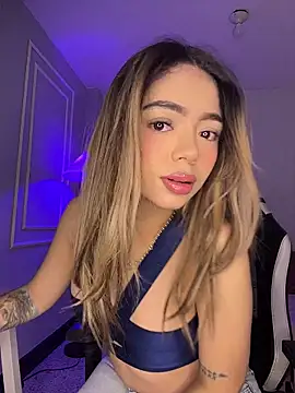 Snapshot of HoneyMollyX chatting on 10-30-25, 01:01 HoneyMollyX online show from 10-30-25, 01:01