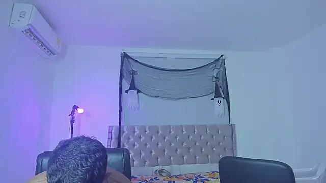 Snapshot of isaac_master77 chatting on 11-23-25, 04:01 isaac master77 online show from 11-23-25, 04:01