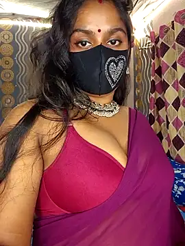 Snapshot of Sweet-Maddlina chatting on 10-22-25, 03:29 Sweet-Maddlina online show from 10-22-25, 03:29