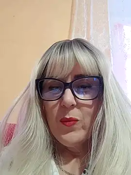 Snapshot of Amelialove42 chatting on 11-01-25, 01:24 Amelialove42 online show from 11-01-25, 01:24