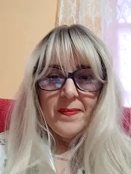 Snapshot of Amelialove42 chatting on 11-02-25, 01:24 Amelialove42 online show from 11-02-25, 01:24