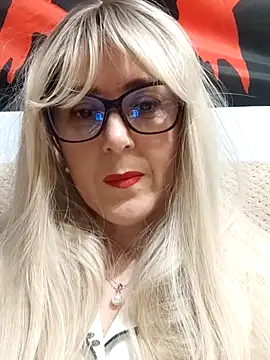 Snapshot of Amelialove42 chatting on 11-28-25, 02:42 Amelialove42 online show from 11-28-25, 02:42