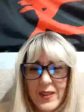 Snapshot of Amelialove42 chatting on 12-16-25, 06:02 Amelialove42 online show from 12-16-25, 06:02