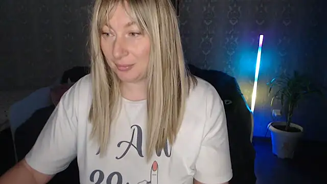 Snapshot of Yummy_Gloria chatting on 11-16-25, 06:08 Yummy Gloria online show from 11-16-25, 06:08