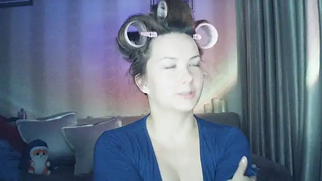 MoodieMira online show from 02-16-26, 03:19