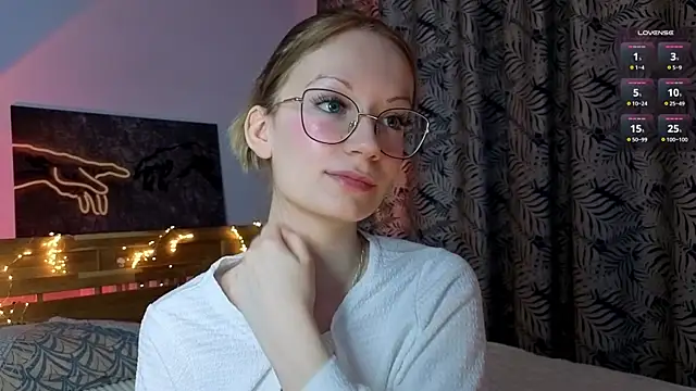 Snapshot of Edlin_gail chatting on 10-30-25, 02:07 Edlin gail online show from 10-30-25, 02:07