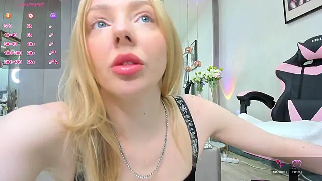 Snapshot of SundyRose chatting on 11-19-25, 08:31 SundyRose online show from 11-19-25, 08:31