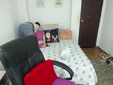 Snapshot of millysweetass chatting on 11-18-25, 03:16 millysweetass online show from 11-18-25, 03:16