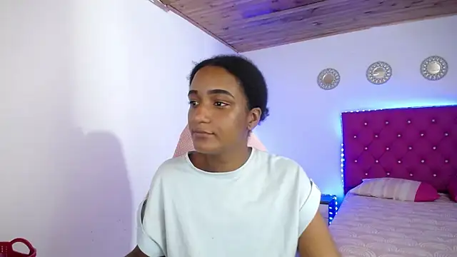 Snapshot of millysweetass chatting on 11-25-25, 09:15 millysweetass online show from 11-25-25, 09:15