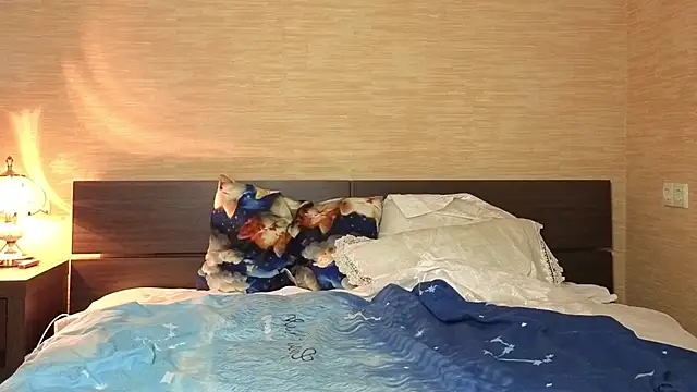 Snapshot of EmiliaCouple chatting on 07-13-26, 12:19 EmiliaCouple online show from 07-13-26, 12:19