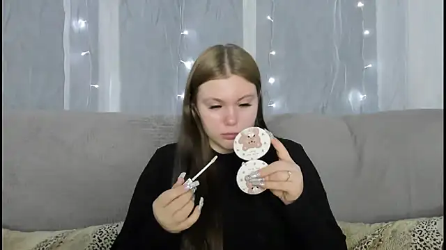 Musegirl online show from 12-19-25, 01:56