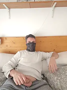 Snapshot of Alex_piloto chatting on 10-22-25, 02:39 Alex piloto online show from 10-22-25, 02:39