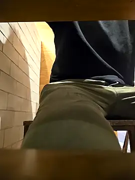 Snapshot of Alex_piloto chatting on 10-23-25, 07:29 Alex piloto online show from 10-23-25, 07:29