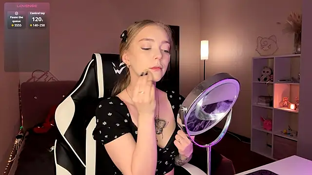 EvaPeace online show from 04-02-26, 01:31