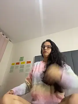 Snapshot of julieta_rossi chatting on 11-28-25, 03:20 julieta rossi online show from 11-28-25, 03:20