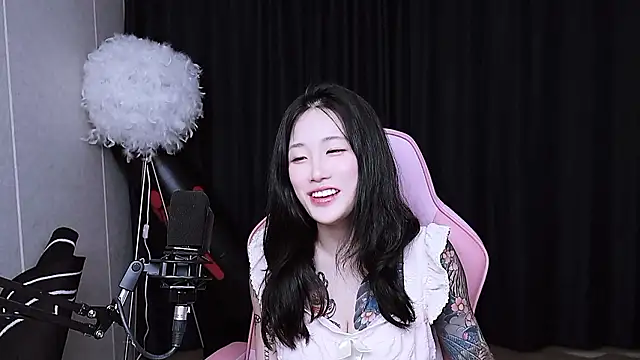 Snapshot of MISA_02 chatting on 10-22-25, 12:38 MISA 02 online show from 10-22-25, 12:38