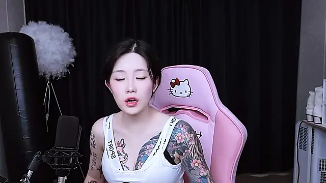 Snapshot of MISA_02 chatting on 10-30-25, 12:06 MISA 02 online show from 10-30-25, 12:06