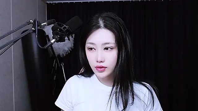 Snapshot of MISA_02 chatting on 11-14-25, 01:43 MISA 02 online show from 11-14-25, 01:43