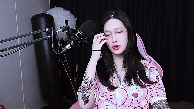 Snapshot of MISA_02 chatting on 11-23-25, 12:05 MISA 02 online show from 11-23-25, 12:05