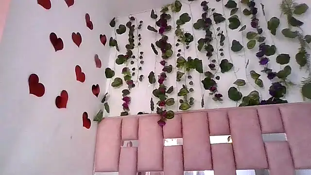 Snapshot of abby_moss_2 chatting on 04-25-26, 01:41 abby moss 2 online show from 04-25-26, 01:41