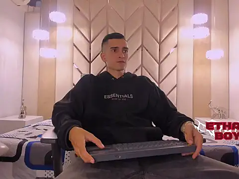 Ethan Boy  online show from 02-04-26, 08:14