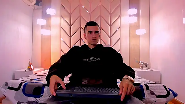 Ethan Boy  online show from 02-06-26, 08:01